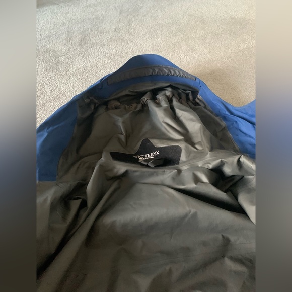 XS Arcteryx Gore-Tex Men’s Jacket (Deep Blue) - Picture 5 of 7